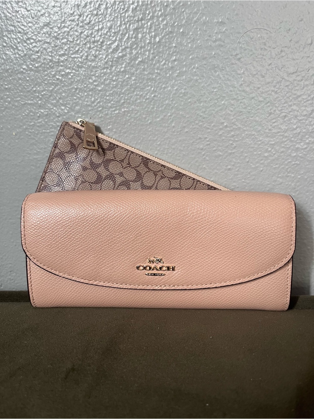 Coach Leather bi-fold long Wallet with Signature Zip Pouch